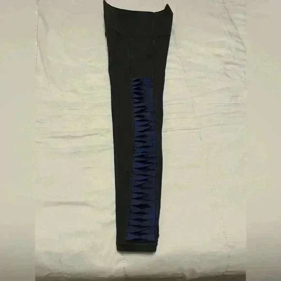 Athleta Salutation Stash w/pocket 7/8 Twist Tight in Powervita ankle size XSmall - Picture 7 of 11